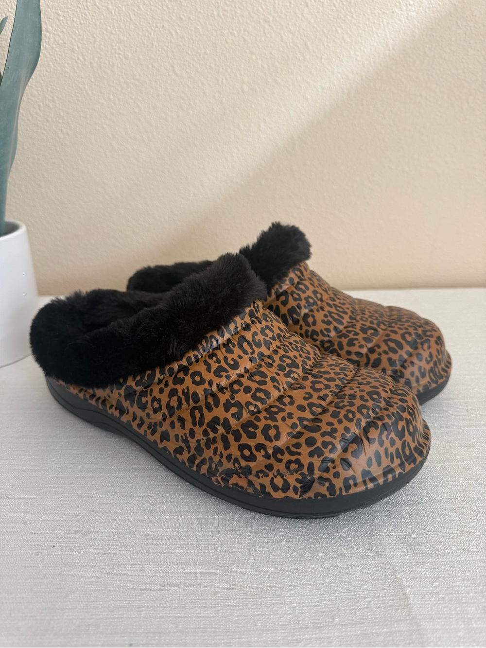 FOAMIES By Skechers Leopard Print Faux Fur Lined Clog - Brown/Black